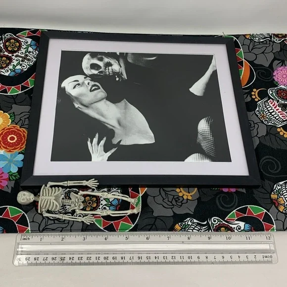 Creepy Vampira with skull Picture Frame with Free plastic skeleton decor💀 - Picture 14 of 17